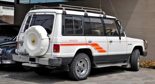 82-91 Mitsubishi Pajero Shogun Montero rear windshield window weatherstrip seal - Picture 5 of 8