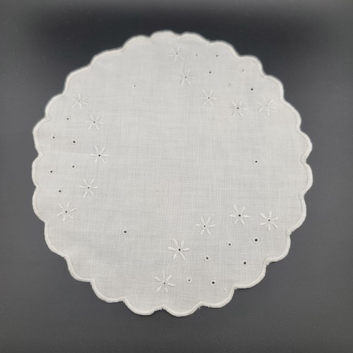 LOT Vintage Handcrafted White Lace & Embroidered Linen Doilies Set Of 3 - Picture 4 of 15