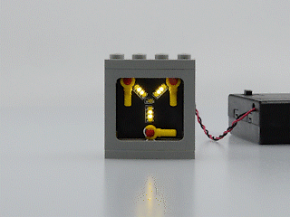 LEGO Zurück in die Zukunft DeLorean Flux Kondensator mit animierten LED Leuchten - Bild 8 von 8