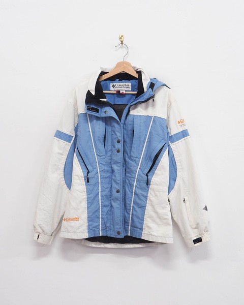 Wholesale branded vintage coats. Columbia, Nike, Fila. 12 units