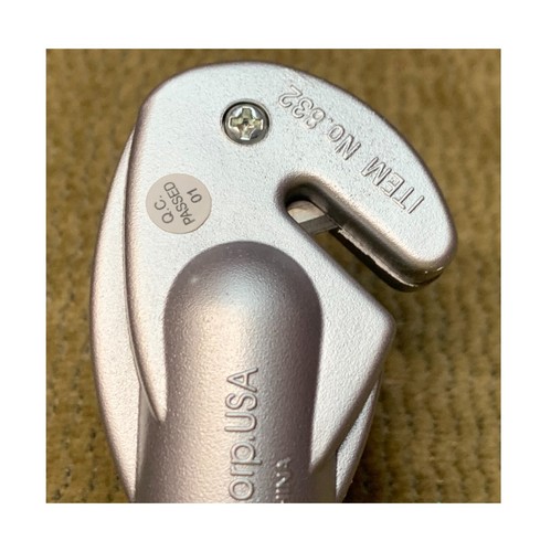 4 - 1 EMERGENCY HAMMER TOOL -S.O.S.- FLASHLIGHT-SEAT BELT CUTTER-CAR ALARM LIGHT - Picture 6 of 11