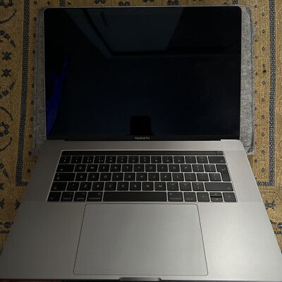 Apple MacBook Pro 2017 15 inch Touch Bar 512GB SSD 16GB RAM Quad