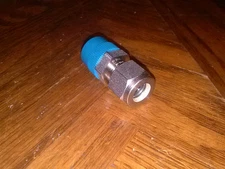 Swagelok SS-600-1-6   3/8 tube x 3/8 NPT stainless steel