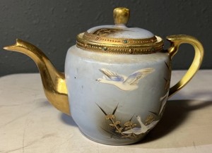 Nippon Antique Porcelain Tea Pot Moriage Gold Gilt Flying Swan Japan 1900's 5.5"