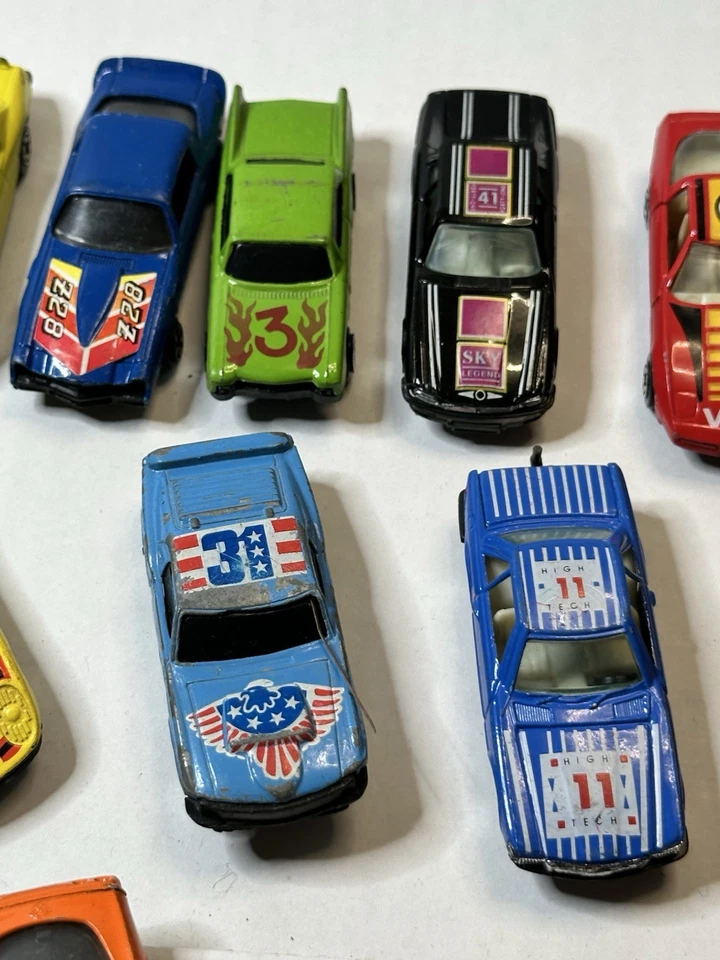 Vintage LOT OF 15MADE IN CHINA GENERIC DIECAST & PLASTIC TOY RACE CARS - Image 4 of 4