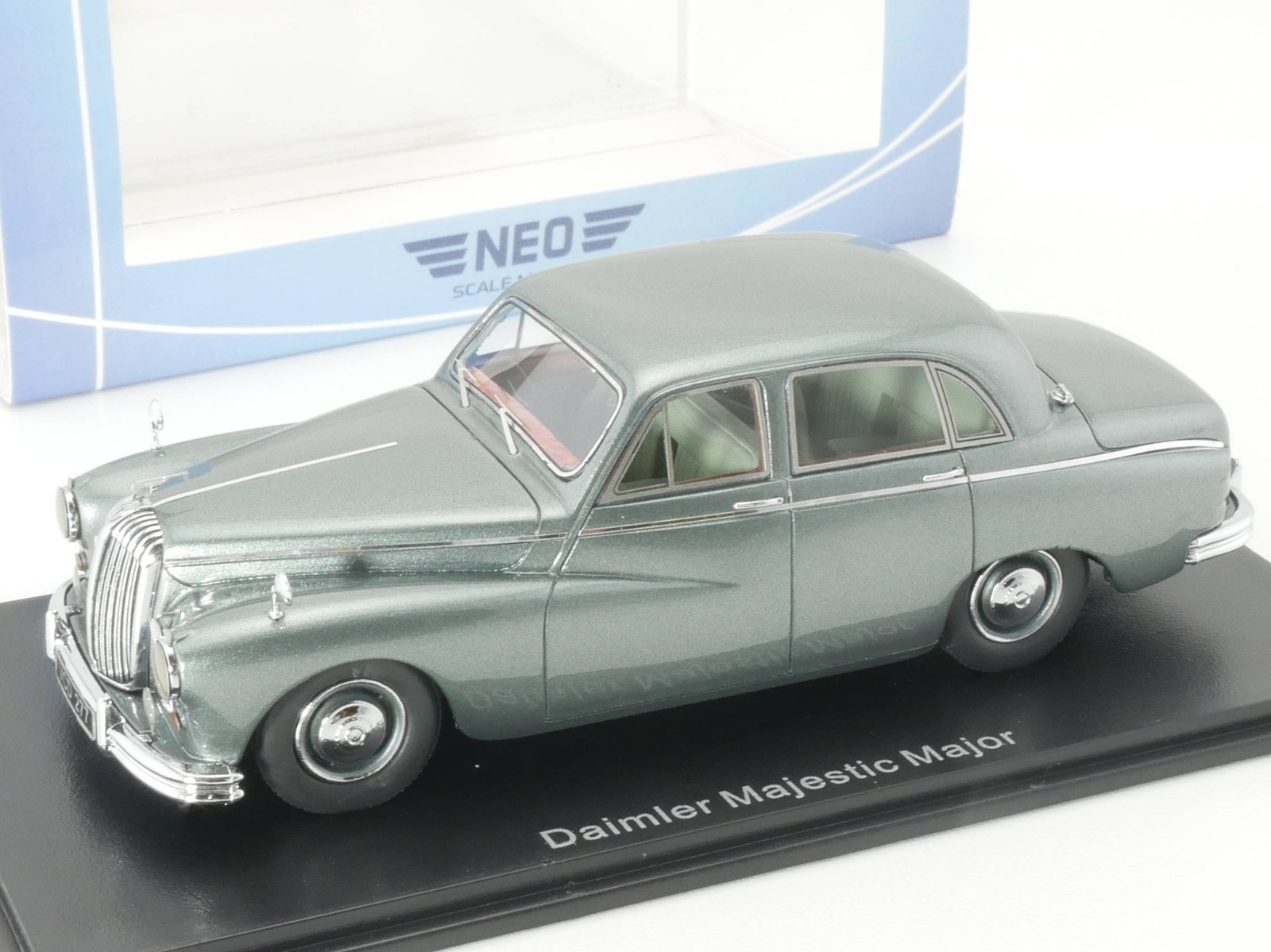 Neo 44277 Daimler Majestic Major Met. Dark Green 1:43 Mint! OVP 1702-07-43