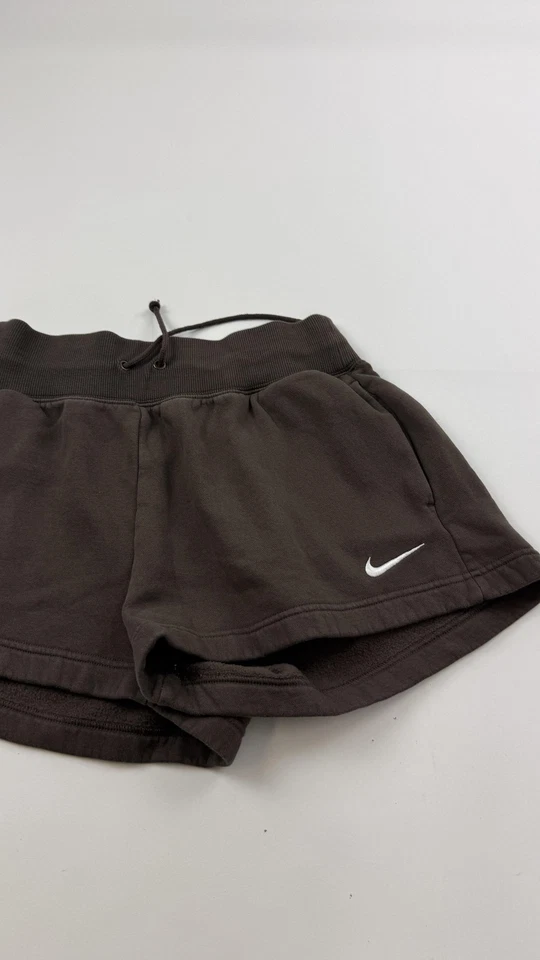 Шорты женские Nike средние коричневые флисовые с карманами на шнурке Phoenix FD1409-237 - Изображение 2 из 4