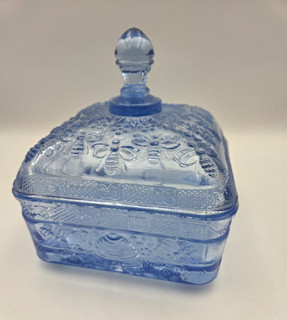 Tiara Indiana Glass Ice Blue Honey Bee Covered Box Vintage Trinket Dish DAMAGE