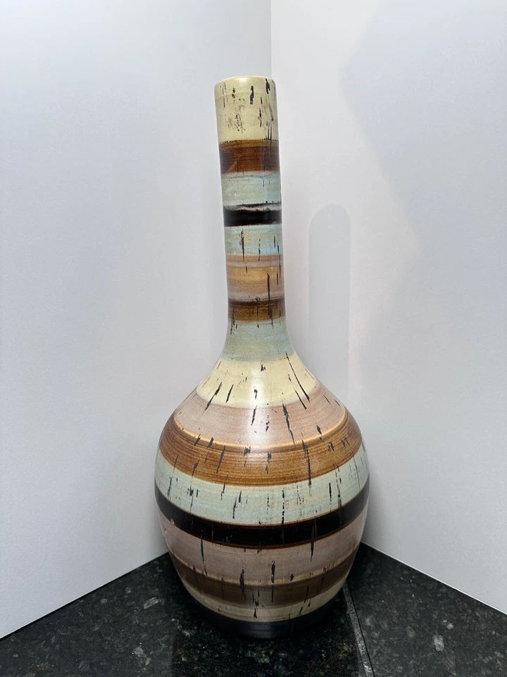 Jarrón de cerámica Imax sobremesa decoración para el hogar tono tierra bandas de color horizontales Foto 2 de 4