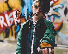 DECLAN MCKENNA BRITISH SINGER SIGNED AUTHENTIC 8X10 PHOTO F COA BRAZIL ISOMBARD