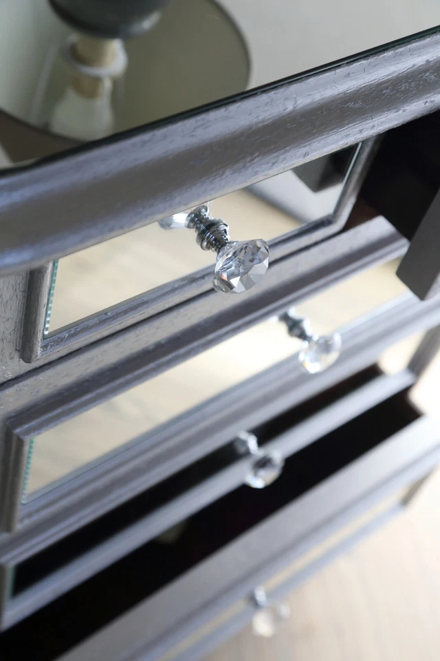 Allestimento creativo di Comodini esistenti DESIGN a specchio finitura Argento - Immagine 4 di 4