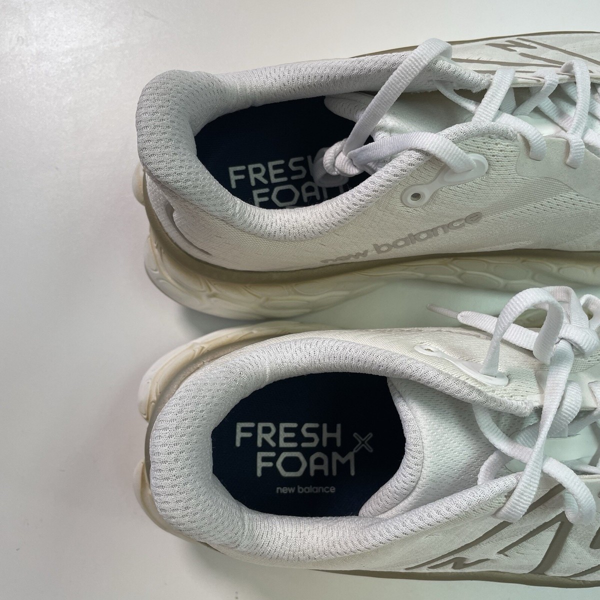 New Balance Fresh Foam シューズ ホワイト/ゴールド New Balance Fresh Foam X More V4 - White - Gold Metallic