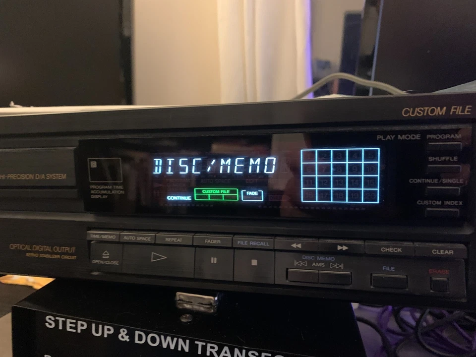 Sony CDP 970 with remote (RM-D570) and original manual - Image 4 of 4