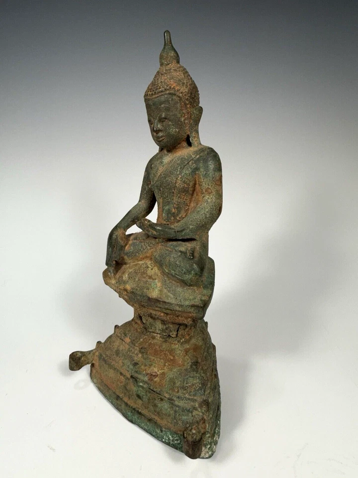 Burma Burmese Bronze Buddha on integral base ca. 18th century - Image 4 of 4