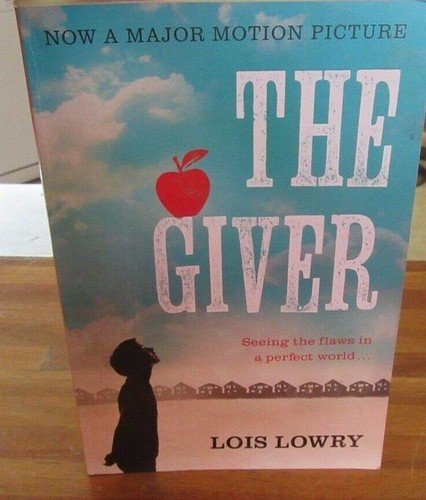 The GIVER ~ Lois Lowry. #1 en serie incluye notas 1st sc 2014 AQUÍ en MELB - Imagen 3 de 12
