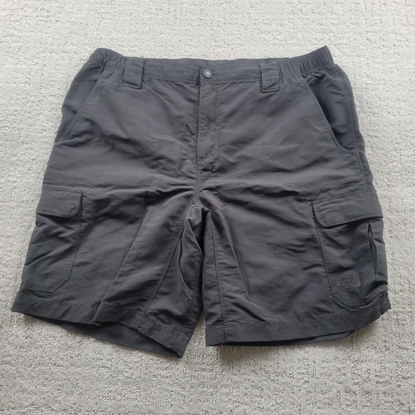 The North Face Shorts Mens Large Gray Nylon Cargo Hiking Outdoors Pockets