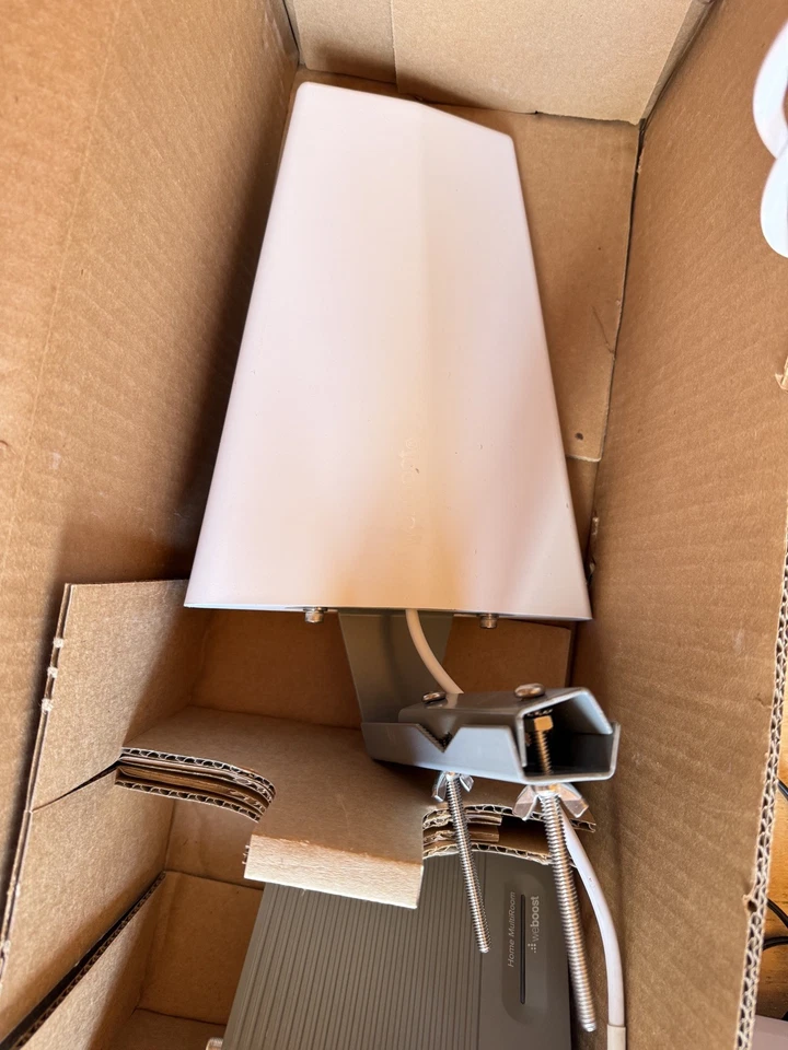 Slight used weBoost Destination RV Cellular Signal Booster motorhome  (470159) - Image 4 of 4