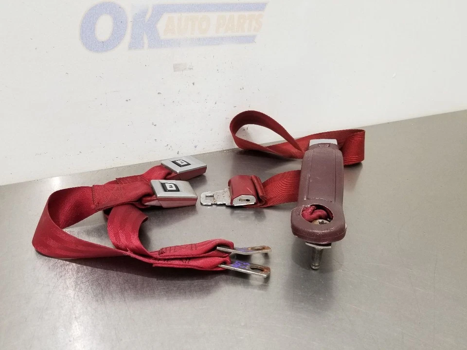 86 JEEP GRAND WAGONEER SEAT BELT RETRACTOR WITH BUCKLE FRONT CENTER RED Foto 3 de 4