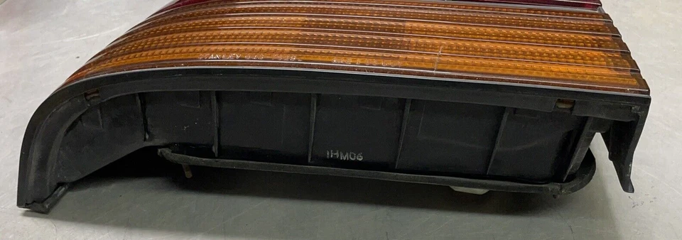 1988-1992 Mazda MX6 Driver LH Outer Tail Light Assembly OEM 043-7829 Foto 3 de 4