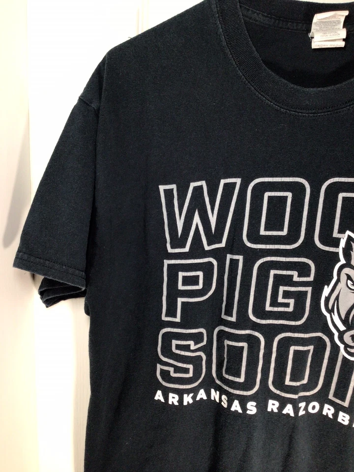 University Of Arkansas Razorbacks Black Silver Large T-Shirt - Image 2 of 4