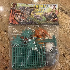 THIRTEEN 13 PC VINTAGE AFRICAN SAFARI JUNGLE ANIMAL PLASTIC FIGURES