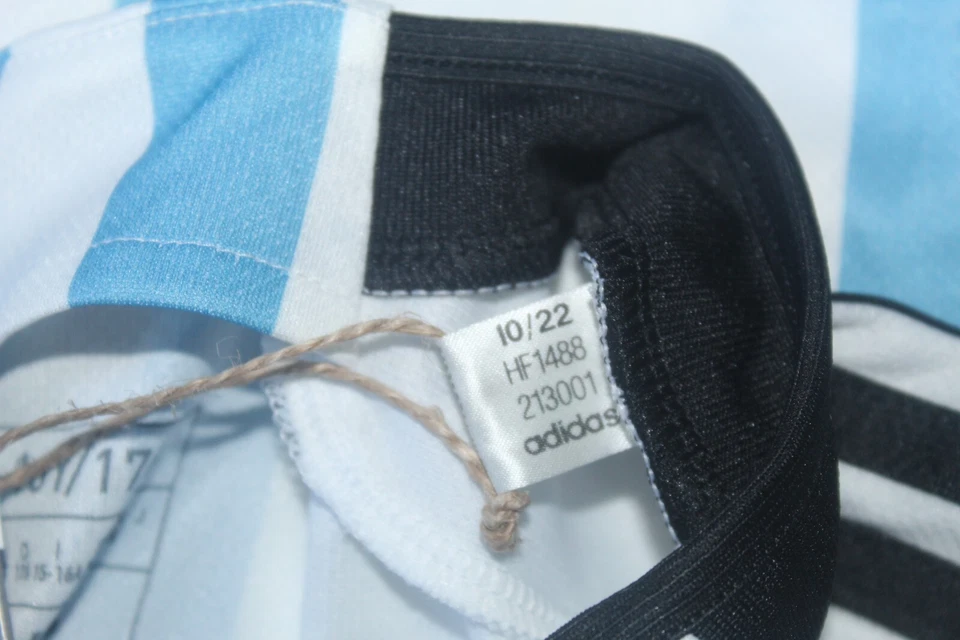 Camiseta deportiva Adidas local Copa Mundial Messi Argentina 2022 2023 niños nueva con etiquetas Foto 3 de 4