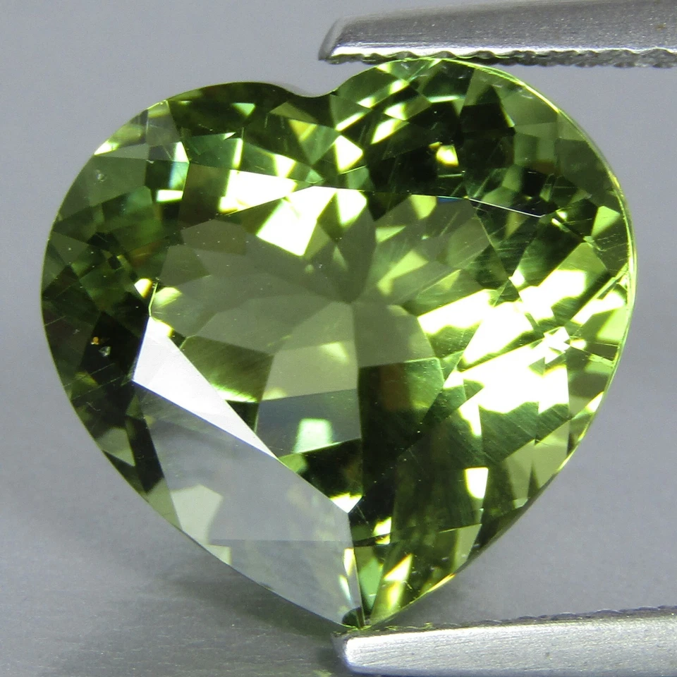 7.08Cts Natural Amazing Green Color Apatite Heart Shape Collection Gem VDO Foto 2 de 4