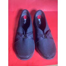 BZEES black textile loafers size 10