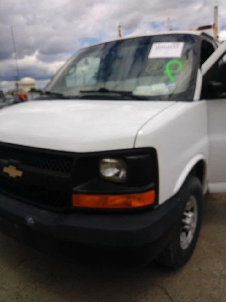 2015 Chevrolet Express 2500 Van Used OEM Seat Belt White 145K Miles NJ25-18170 Foto 2 de 4