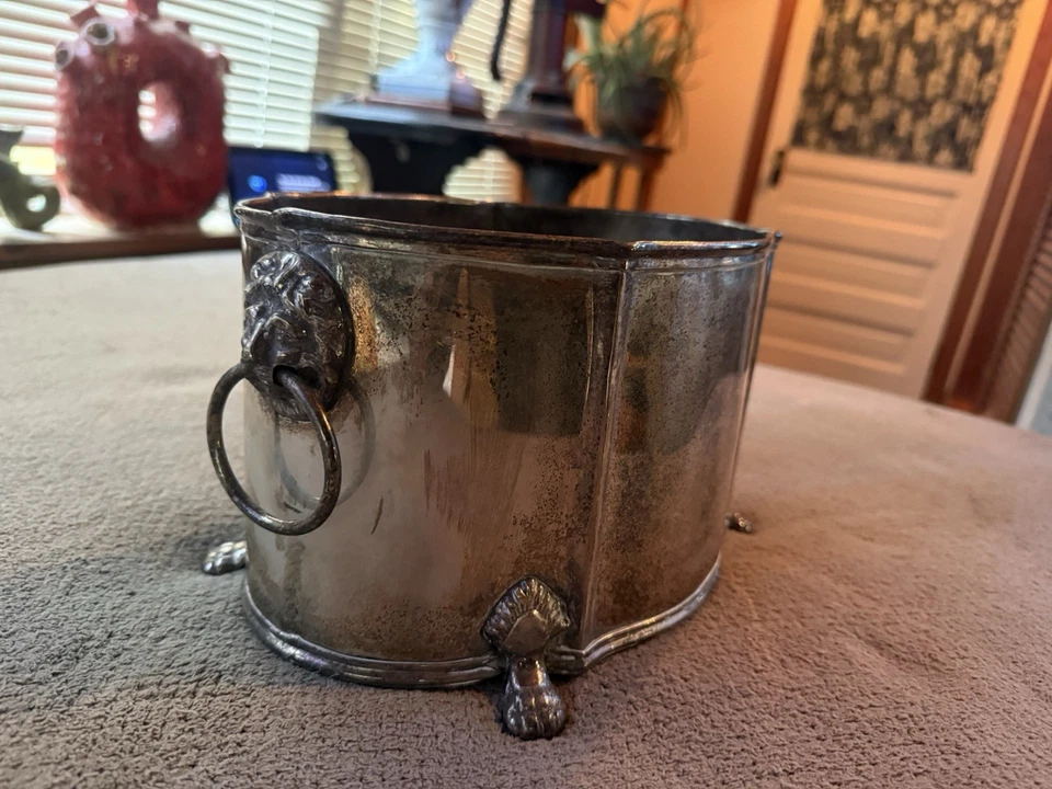 Jardiniere siglo XIX. Cubo de hielo botín maceta patas cabeza de león plateado Foto 3 de 4