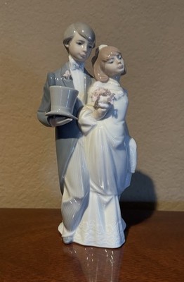 Ladro Ceramic Bride & Groom Wedding Figurine
