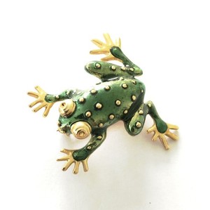 Vintage Green Enamel Frog Pin Brooch In Gold Tone Setting
