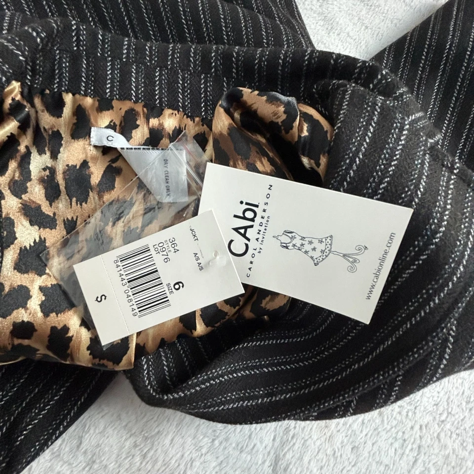 Jaqueta Blazer CAbi Feminina Preta Branca Listrada Tamanho 6 Forro de Leopardo #364 Nova - Imagem 4 de 4