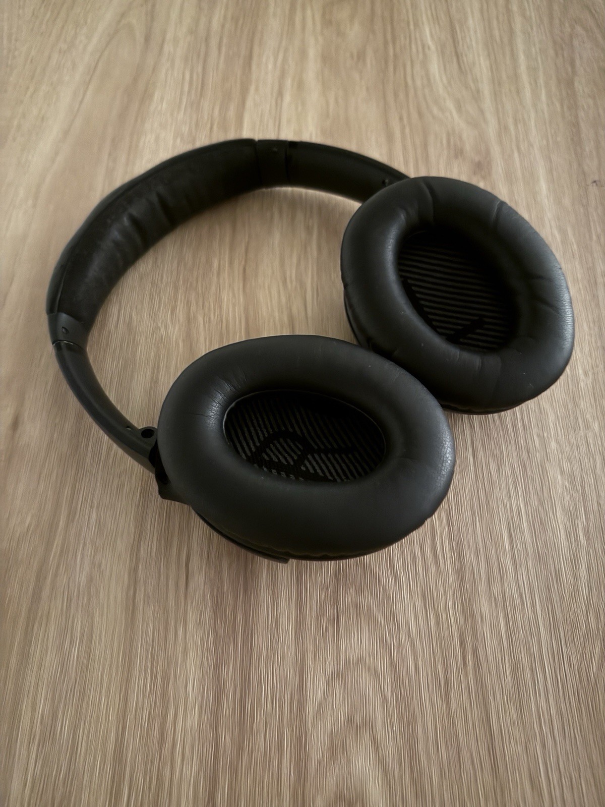 Bose QuietComfort QC35 Bluetooth Wireless Over-Ear Headphones, Black-image