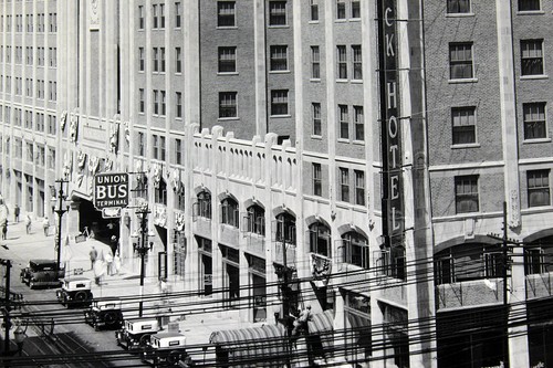 1930 Art Deco Pickwick Hotel & Greyhound Bus Terminal Kansas City B&W Photo - Picture 2 of 6