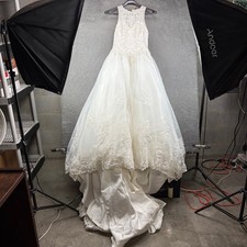 White Lace Beaded Sleeveless Wedding Dress Ball Gown with Bow and Train Size 6