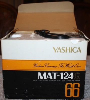 YASHICA MAT-124G 66 Twin Lens Reflex Camera CDS EXPOSURE For 120 FILM or EXP 220