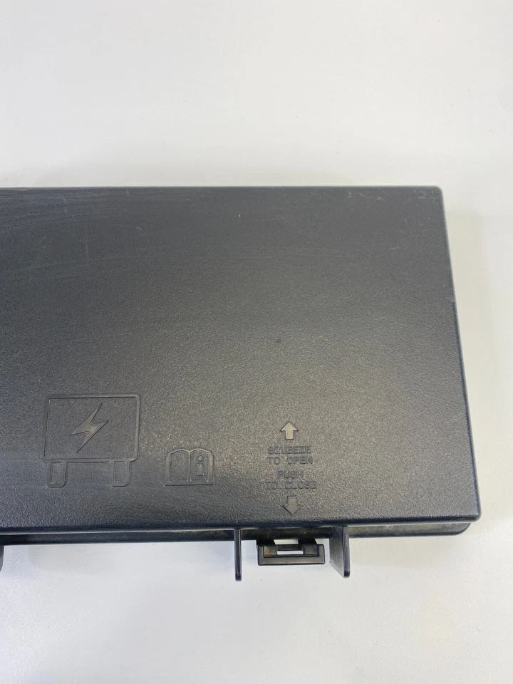 Chrysler Town & Country 2011-2013 caja de relé de fusibles tapa de batería R62337-001 Foto 4 de 4