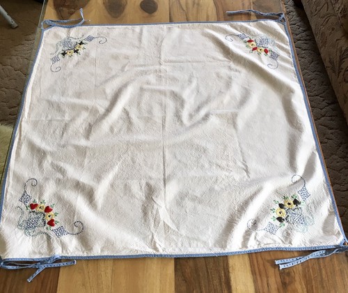 Vtg Hand Embroidered Tablecloth with ties for card table - Picture 6 of 9