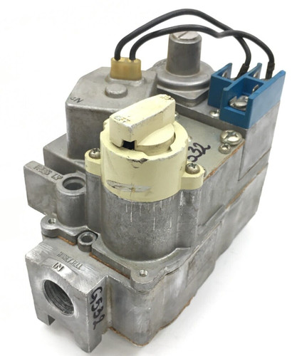 Honeywell VR844M1014 24 V 60 Hz Natural Gas Valve  in 1/2" out 1/2" used #G532