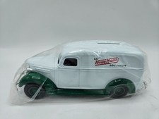 ERTL Krispy Kreme 1938 Chevy Panel Truck 1:25 Diecast Coin Bank 19724 MIB