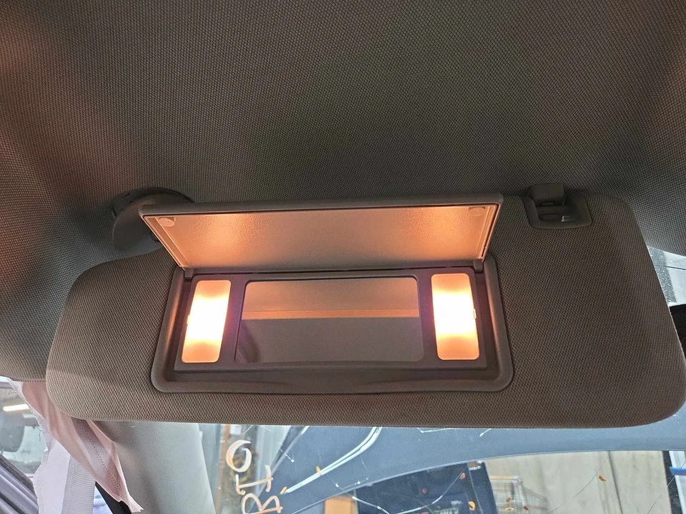 Used Left Sun Visor fits: 2014 Chevrolet Malibu Left Grade A Foto 2 de 4