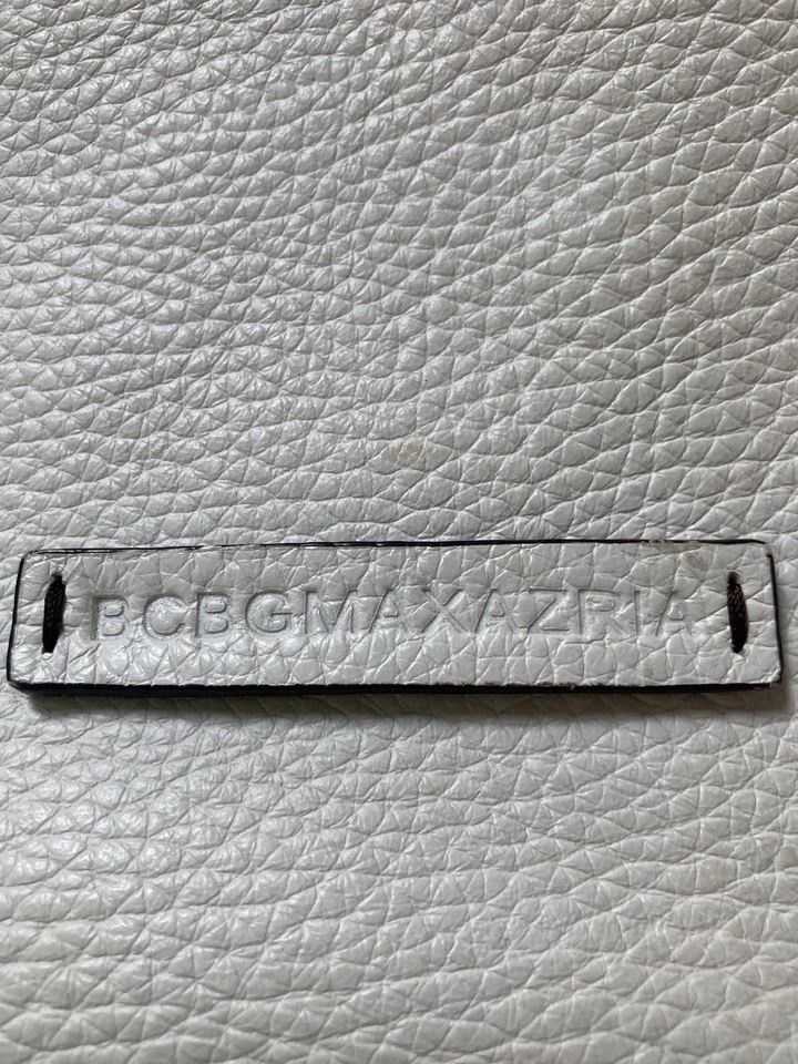 Bolso de Hombro Hobo BCBG MAXAZRIA Cuero Guijarro Color Crema Foto 2 de 4