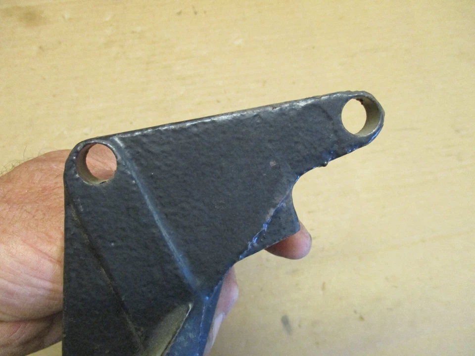 Suporte de compressor 65-68 Chevrolet BB SS396 427 A/C GM 3878269 - Imagem 2 de 4