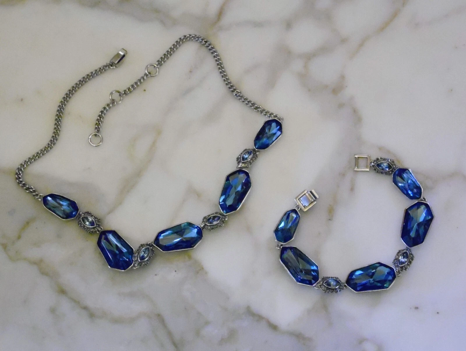Set collana e bracciale GIVENCHY vintage pietre cristallo blu ghiacciaio e trasparente us intime ottimeioni