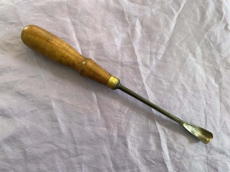 VINTAGE J B ADDIS 5/8 INCH WIDE NO 32 FRONT BENT CARVING GOUGE ...