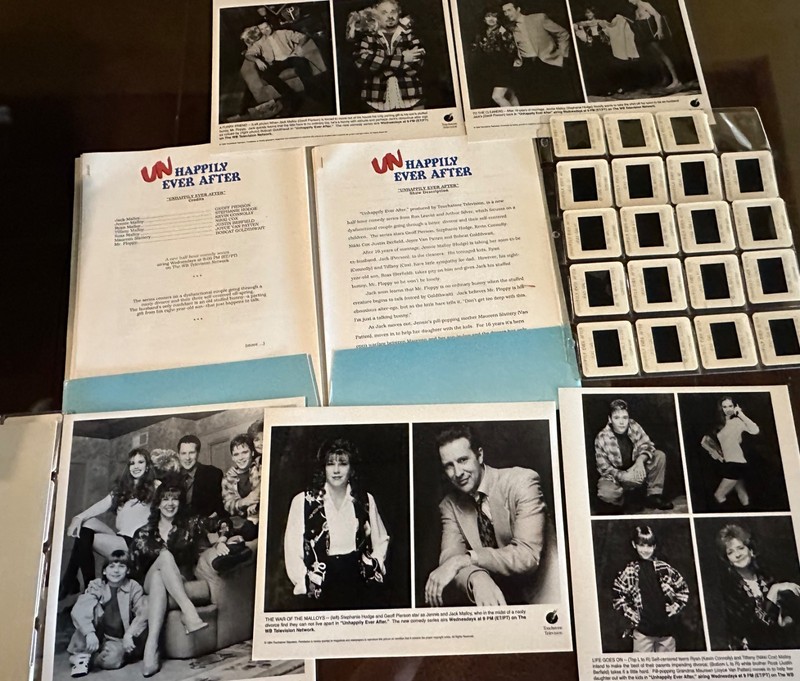UNHAPPILY EVER AFTER NIKKI COX  STEPHANIE HODGE  PRESS KIT PHOTOS/SLIDES #1