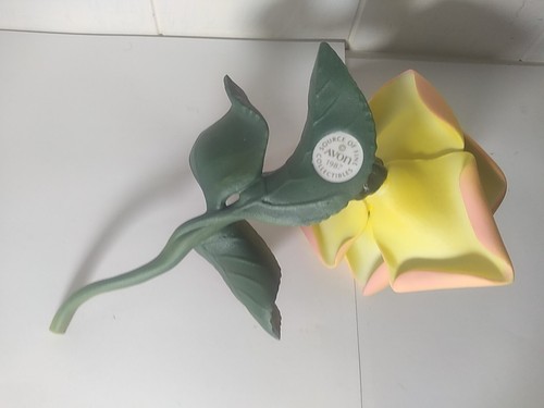Vintage 1987 AVON Yellow Pink Peace Rose Flower Figurine Porcelain With Box - Picture 4 of 9