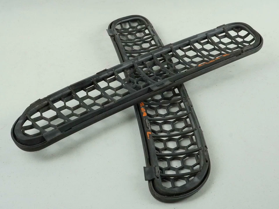 2002 - 2004 Mini Cooper Lower Grille Bumper Mounted Driver Left Right Passenger Foto 3 de 4