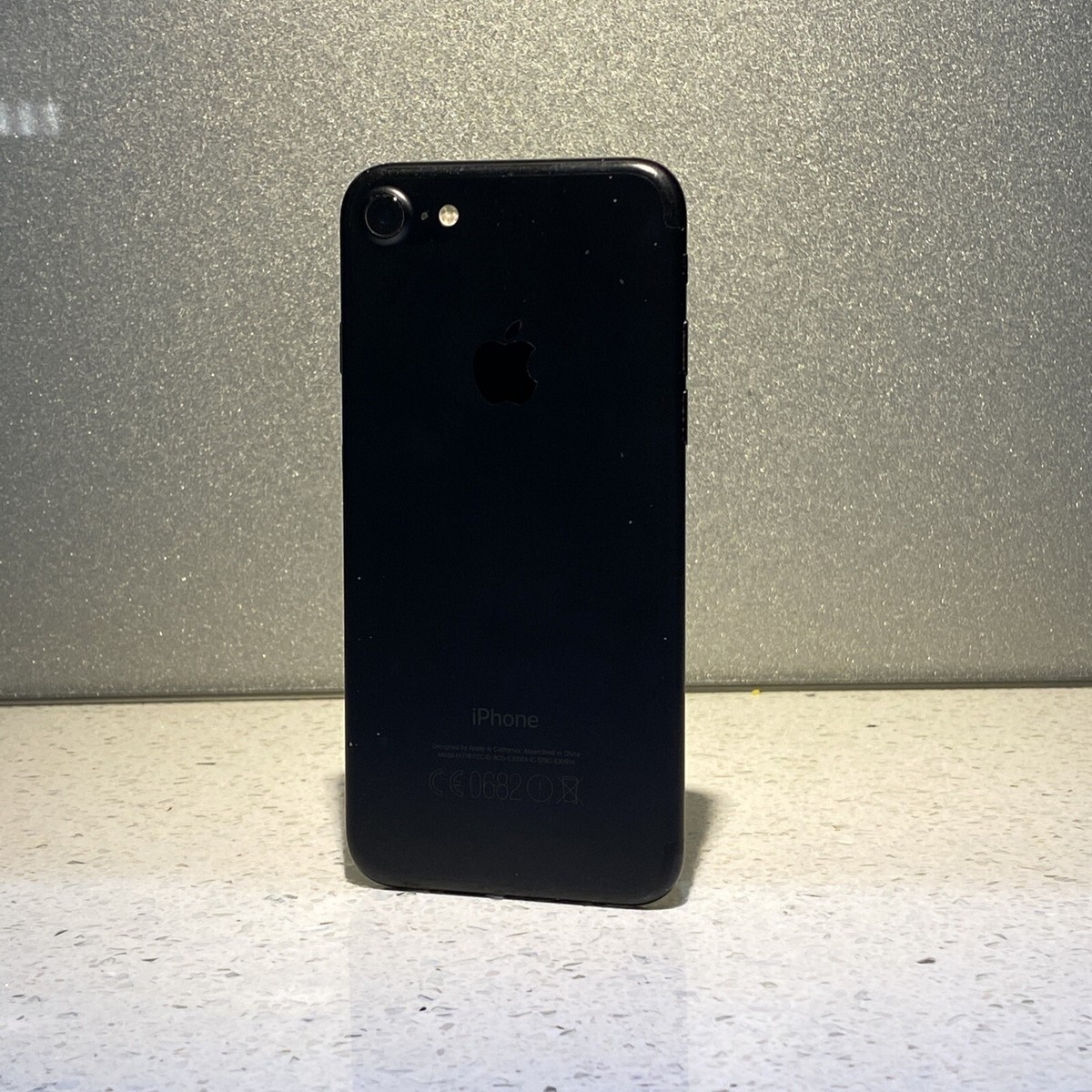 iPhone 7 Black 128 GB その他 Apple iPhone 7 128GB SIMフリー [ジェットブラック] 価格比較